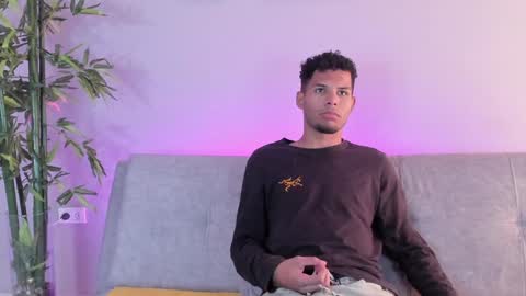 Mia online show from 02-03-25, 06:49