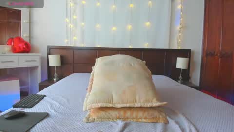 Mia  online show from 04-28-26, 07:52