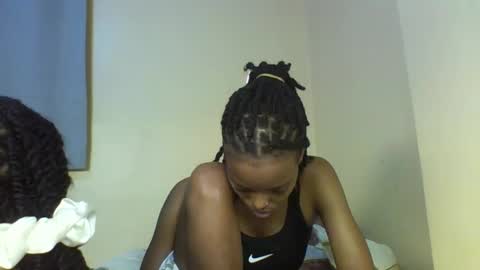 Snapshot of miami_muffin chatting on 11-21-25, 01:04 Muffin online show from 11-21-25, 01:04