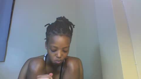 Snapshot of miami_muffin chatting on 11-25-25, 12:21 Muffin online show from 11-25-25, 12:21