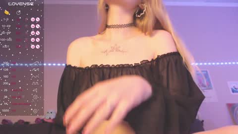 Snapshot of miamiameow chatting on 12-08-24, 01:36 Mia online show from 12-08-24, 01:36