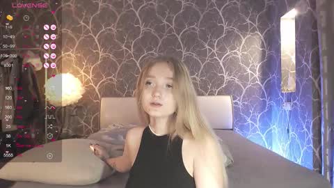 Snapshot of miamiameow chatting on 10-20-25, 05:24 Mia online show from 10-20-25, 05:24