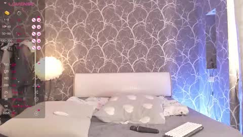 Snapshot of miamiameow chatting on 11-12-25, 11:21 Mia online show from 11-12-25, 11:21