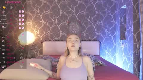 Snapshot of miamiameow chatting on 12-17-25, 06:14 Mia online show from 12-17-25, 06:14