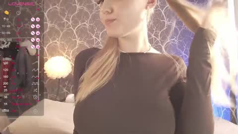 Mia online show from 03-22-26, 12:41