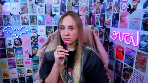 Snapshot of miamilas chatting on 10-07-25, 04:20 miamilas online show from 10-07-25, 04:20