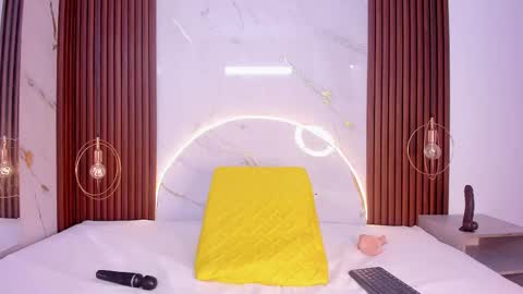 Mia  online show from 03-11-25, 07:37