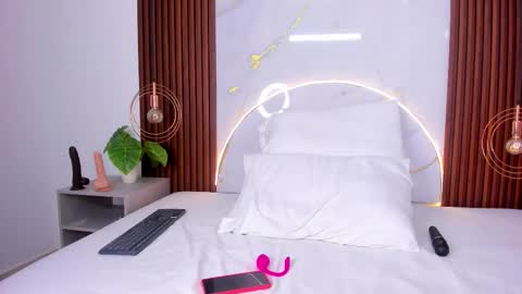 Mia  online show from 10-01-25, 05:24