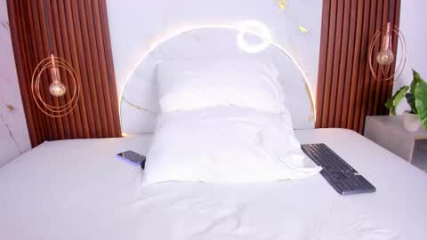 Mia  online show from 11-08-25, 04:45