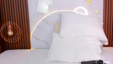 Mia  online show from 04-28-26, 04:39