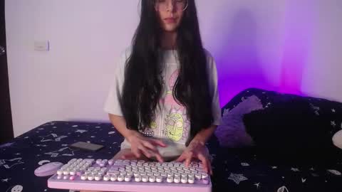 Mia online show from 10-01-25, 03:45