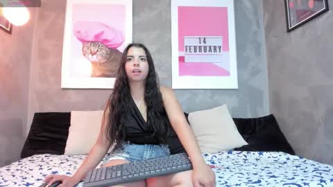 Mia online show from 12-22-25, 07:44