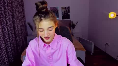 Mia online show from 12-01-24, 05:13