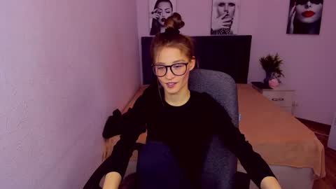 Mia online show from 01-18-25, 05:48