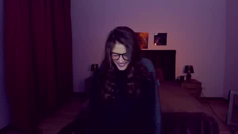 Mia online show from 01-21-25, 06:45