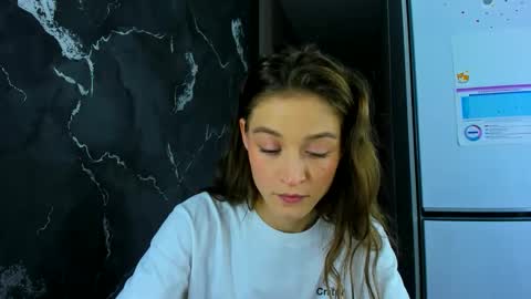 Mia online show from 10-21-25, 08:20