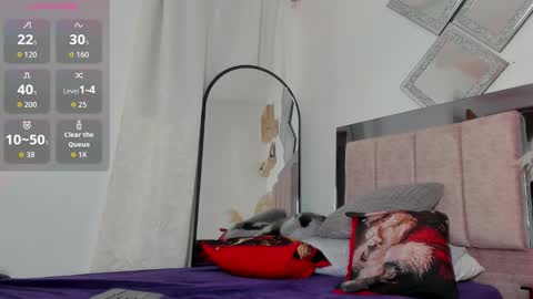 miapearls_ online show from 12-15-25, 02:16