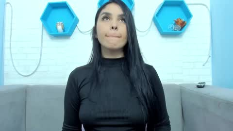 Mia Quevedo online show from 01-29-25, 11:41