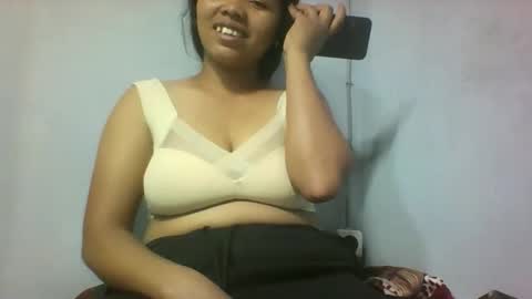 Snapshot of miarii chatting on 10-20-25, 05:57 miarii online show from 10-20-25, 05:57