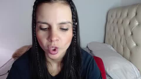 miarobinn_ online show from 12-01-24, 04:29