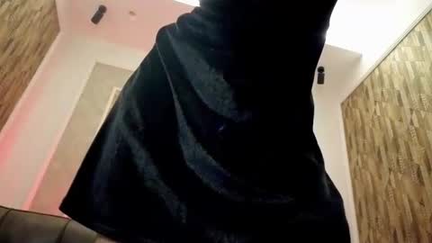 Mia online show from 04-10-26, 05:17