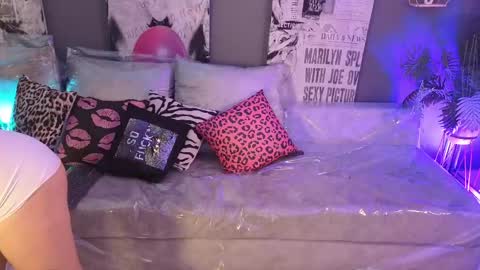 MiaHancock online show from 04-30-26, 03:02