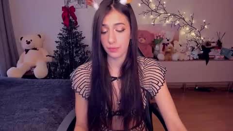 Snapshot of miasilk chatting on 12-31-24, 07:31 Miayna Silk online show from 12-31-24, 07:31