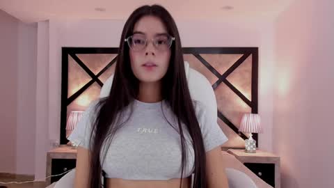 Snapshot of miasilverr chatting on 01-01-25, 08:15 Mia online show from 01-01-25, 08:15