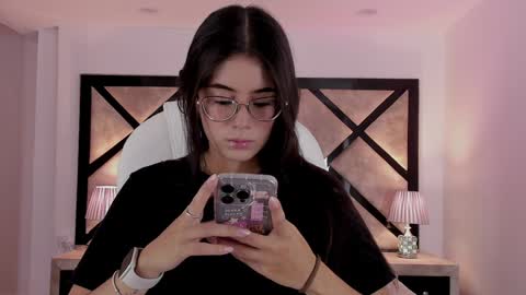 Snapshot of miasilverr chatting on 01-16-25, 08:03 Mia online show from 01-16-25, 08:03