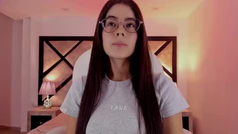 Snapshot of miasilverr chatting on 02-14-25, 10:58 Mia online show from 02-14-25, 10:58