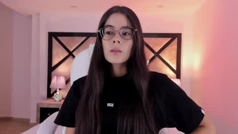 Snapshot of miasilverr chatting on 03-03-25, 12:04 Mia online show from 03-03-25, 12:04