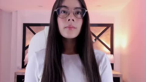 Snapshot of miasilverr chatting on 03-03-25, 08:43 Mia online show from 03-03-25, 08:43