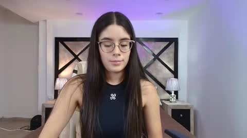 Snapshot of miasilverr chatting on 11-08-25, 08:07 Mia online show from 11-08-25, 08:07