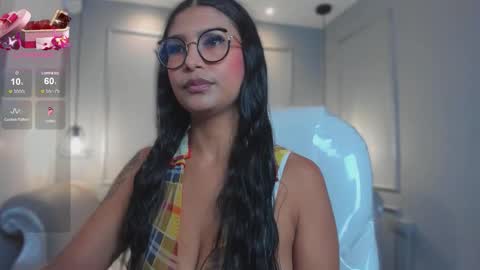 Snapshot of miasmit_ chatting on 02-17-26, 03:03 Mia online show from 02-17-26, 03:03
