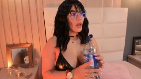 Snapshot of miasphencer chatting on 02-07-25, 05:51 Mia online show from 02-07-25, 05:51