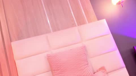 Snapshot of miasphencer chatting on 03-10-25, 10:55 Mia online show from 03-10-25, 10:55