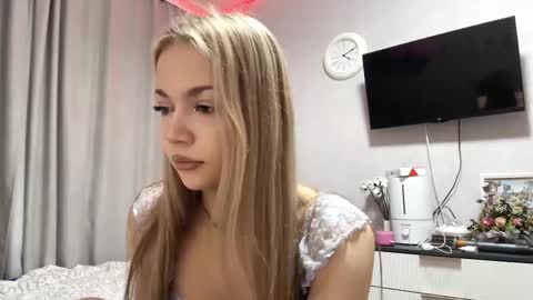 Milana online show from 03-10-26, 08:36