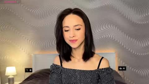 Mia online show from 03-06-26, 06:32