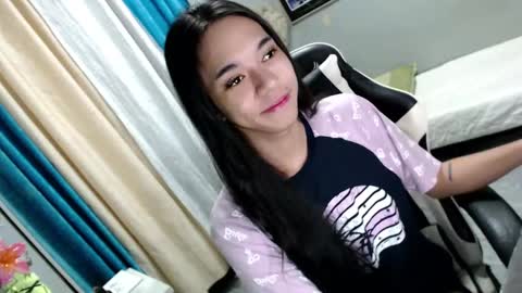 Snapshot of miatrixs chatting on 01-07-25, 07:28 Mia online show from 01-07-25, 07:28