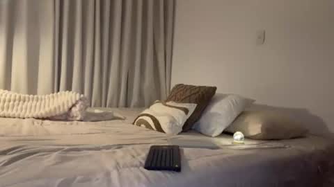 Mia online show from 02-26-26, 01:48