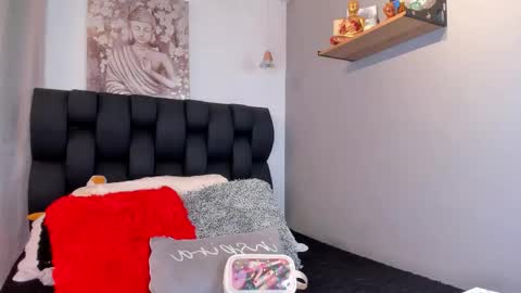 miavelvet1 online show from 10-01-25, 03:01