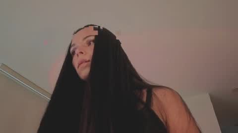 Mia online show from 04-06-26, 05:36