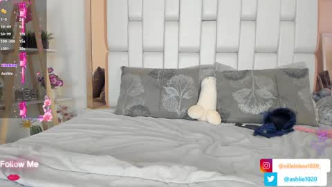 Mia Villalobos online show from 01-04-25, 10:27