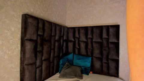 Mia Villalobos online show from 01-14-25, 02:50