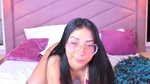 Snapshot of miaweiss chatting on 12-04-25, 09:01 MiaWeiss online show from 12-04-25, 09:01