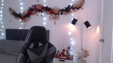 Snapshot of miawilson_1 chatting on 12-23-24, 11:04 Mia Wilson online show from 12-23-24, 11:04