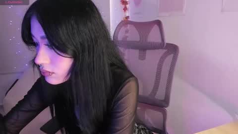 Mia Wilsson online show from 12-21-25, 10:39