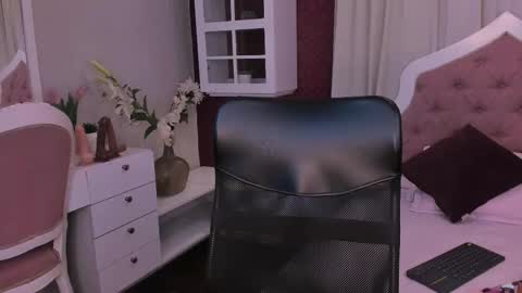 Mia online show from 03-07-25, 06:35