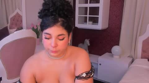 Mia online show from 03-10-25, 03:23