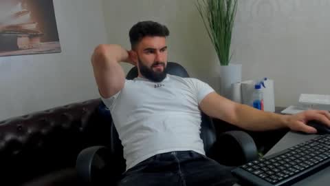 Snapshot of micahlane chatting on 11-01-25, 05:42 MicahLane online show from 11-01-25, 05:42